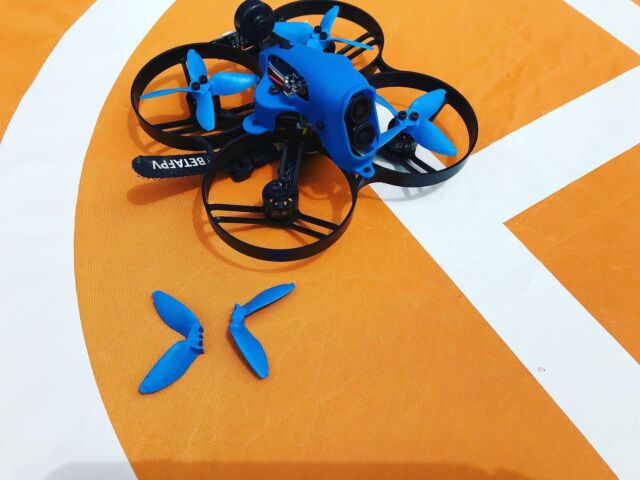 BETAFPV 85X ペラ空中で破損